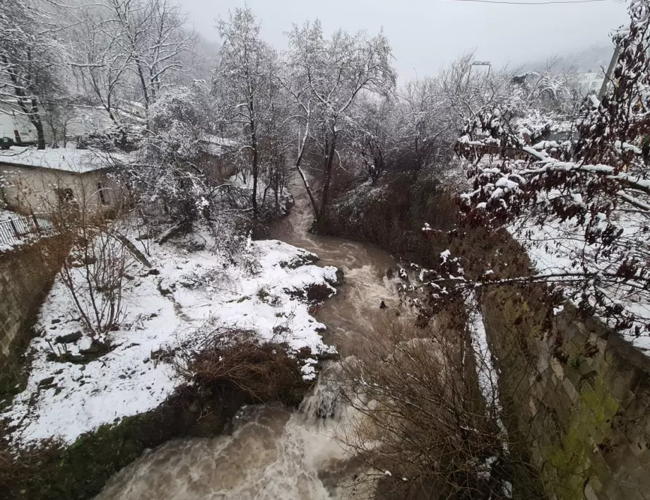 Дъждовете влошиха качеството на питейната вода и в Хасково и Ловеч