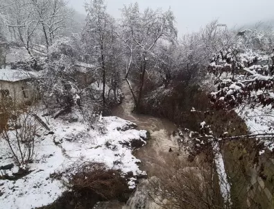 Снежен хаос по пътищата в Босна и Херцеговина 