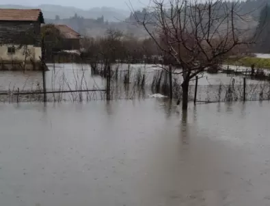 Поражения от дъжда, частично бедствено положение в Доспатско (СНИМКИ)