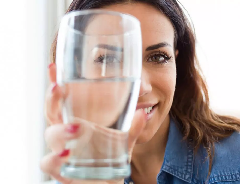 Пийте горещата вода правилно и се предпазете от инсулт и други болести