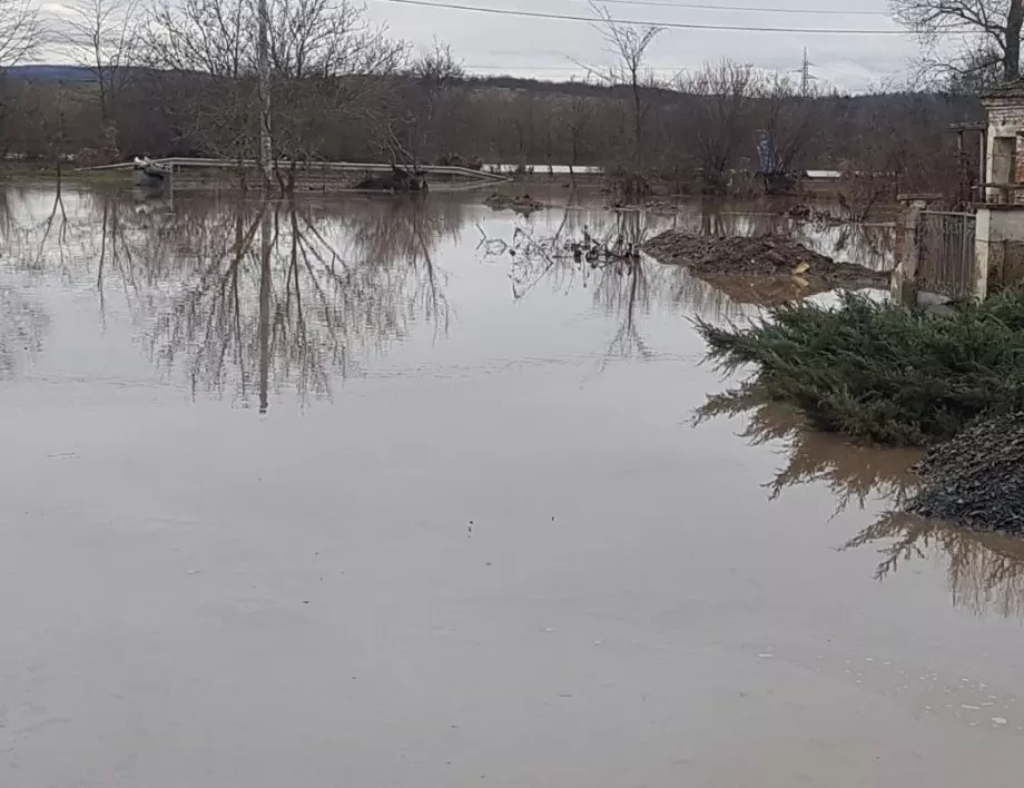 МОСВ предупреди за наводнения край Искър, Марица и Места