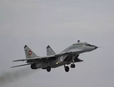 Издирването на черната кутия от падналия МиГ-29 е спряно заради лошото време 