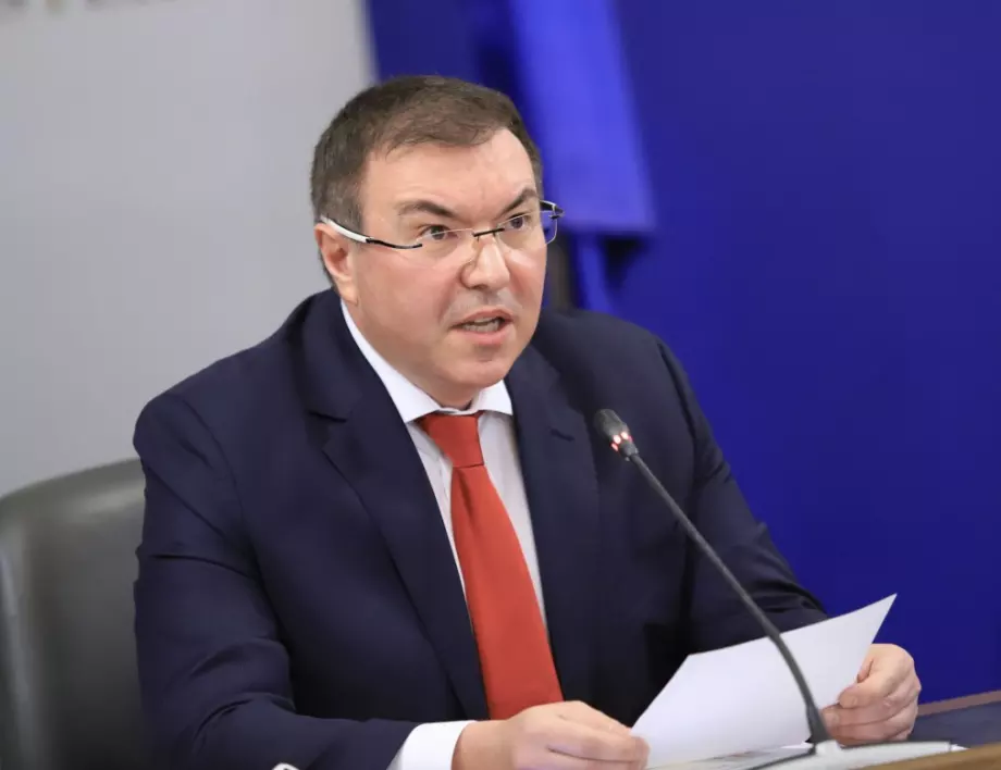 Куп въпроси по закон към здравния министър Костадин Ангелов - заради ваксинацията срещу коронавируса