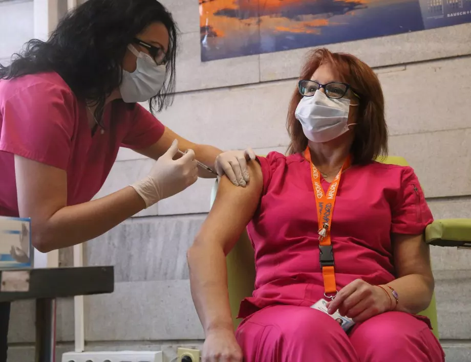 Проучване показа колко хора биха се включили в масова ваксинация в България