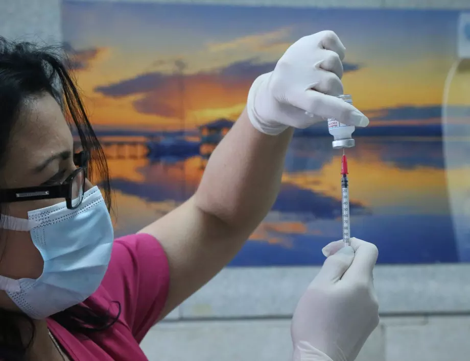 В Полша възрастните няма да се ваксинират с препарата на AstraZeneka 