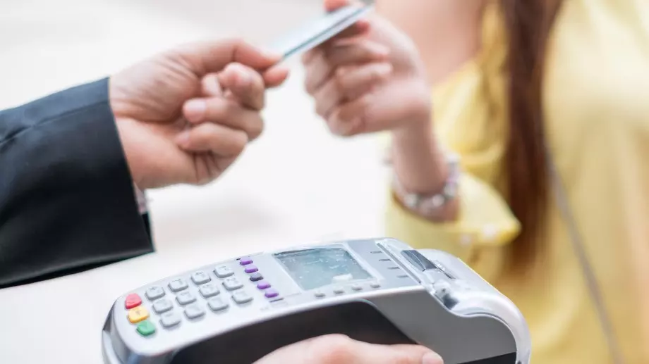 30 на сто ръст в безкасовите плащания у нас, отчитат от БНБ