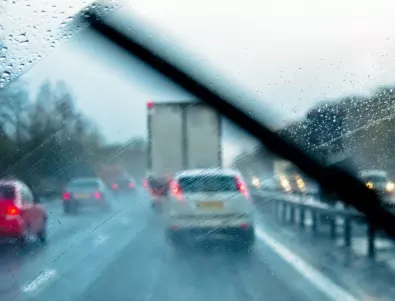 Защо се появява влага в колата?