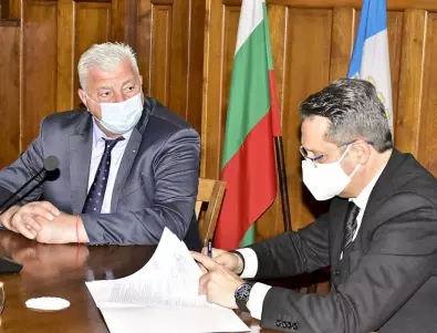 Подписаха договор за 8 от линиите на градския транспорт в Пловдив