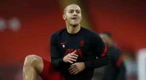 Оуен постави под въпрос мястото на Тиаго в отбора на Ливърпул