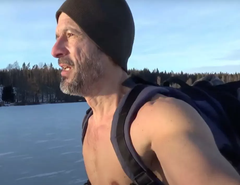 Мъж бяга 2 часа бос по замръзнало езеро (ВИДЕО)