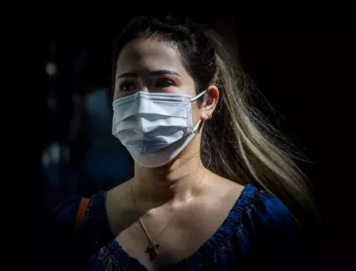 Кажи-речи 2 години след старта на пандемията, по телевизията ни учат как да слагаме маска