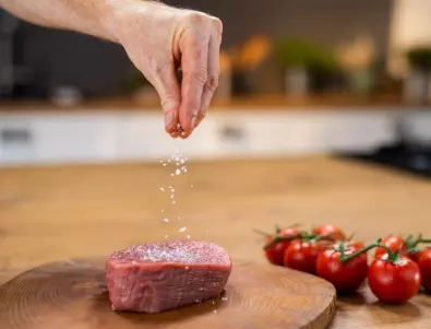 Преди или след гответе е най-доброто време за осоляване на месото?