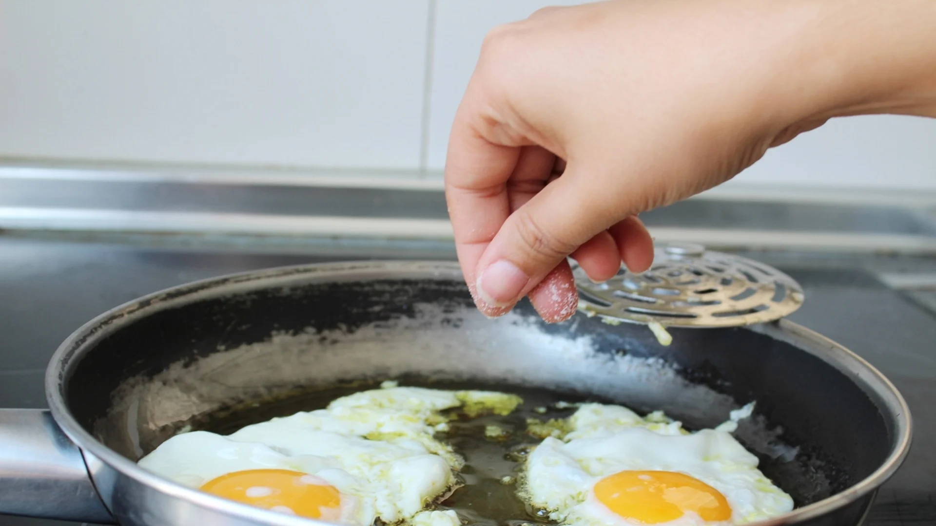 Твърдо сварени, меко сварени или омлет? Как да ядем яйцата, за да са най-здравословни?