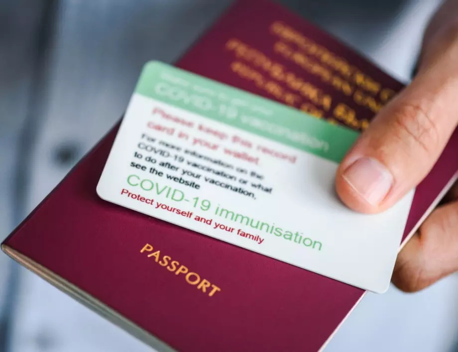 Натискът в ЕС за ваксинационен паспорт заради коронавируса се засилва