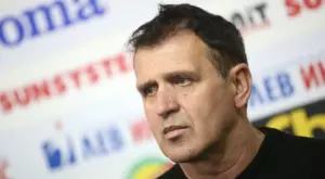 {{ otherArticle[0].article.title }}