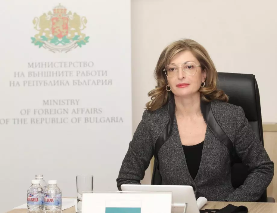 Екатерина Захариева: ЕК трябва да е по-твърда с компаниите за доставката на ваксини