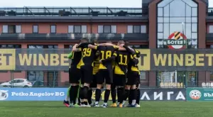 {{ otherArticle[0].article.title }}