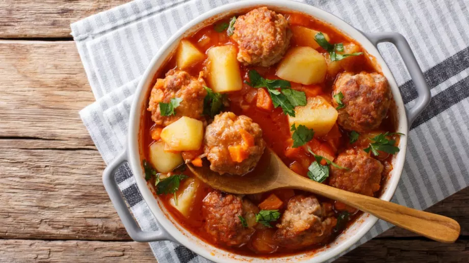 Готвач разкри тайната за най-вкусните кюфтета по чирпански