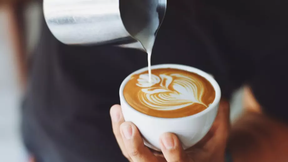Дрямка зад волана: Доколко ефективно е наистина кафето?