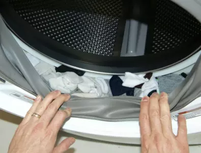Защо не откриваме чорапите си след пране в пералнята – мистерията е разгадана