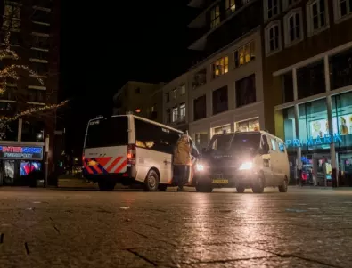За трета нощ - бурни протести срещу новите КОВИД мерки в Нидерландия (ВИДЕО)