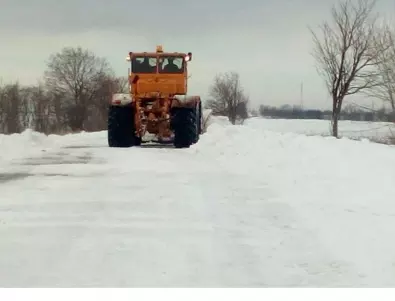 Над 700 снегорина обработват републиканските пътища