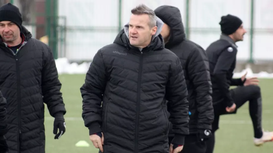 Треньорът на Ботев (Пд) - сред най-скъпоплатените в Първа лига