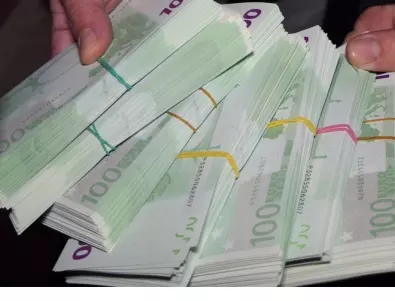 19-годишен с обвинение за съхраняване на близо 40 000 фалшиви евро банкноти