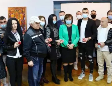 Корнелия Нинова прие 35 нови членoве на БСП в Кюстендил