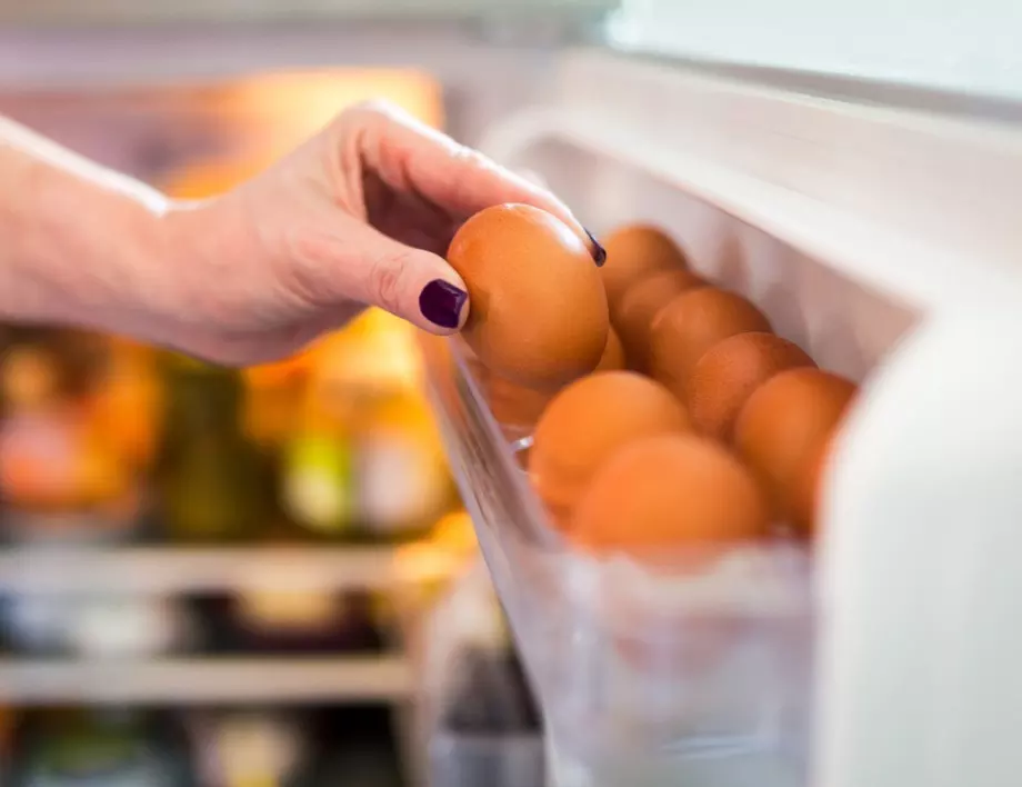 Ето защо е ОПАСНО да държим яйцата на врата на хладилника