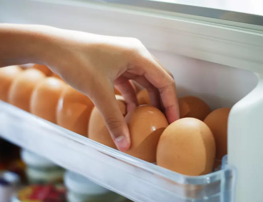Слагайте яйцата така в хладилника, за да са свежи по-дълго