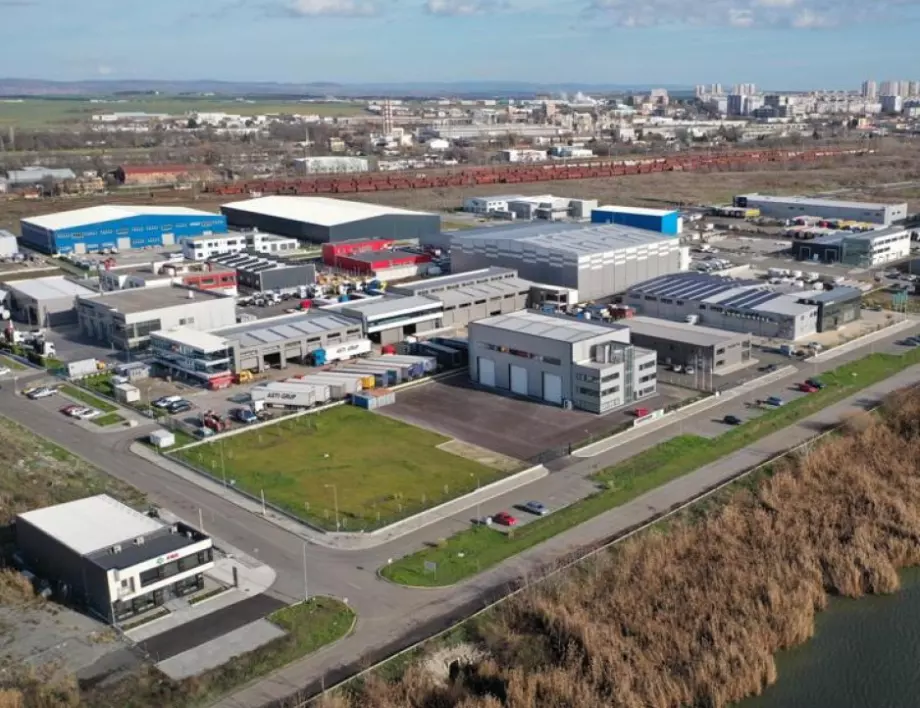 Четири български фирми подготвят заводи за над 13 милиона лева в Бургас