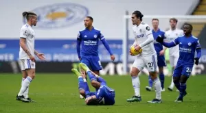 Лестър се издъни срещу Лийдс и не се възползва от грешките на Манчестър Юнайтед