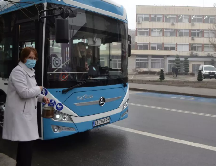 Нови електробуси возят от днес жителите и гостите на Казанлък (СНИМКИ)