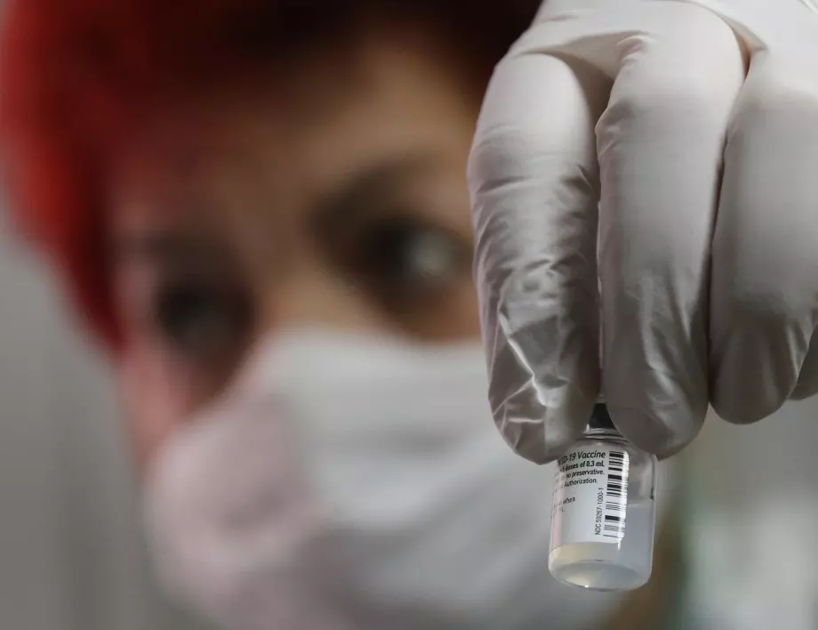 НЗОК разясни как личните лекари да отчитат направена ваксина заради десетте лева 