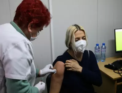 162 са ваксинираните досега учители в София, желаещите са 5000