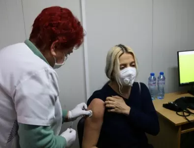 Брюксел премахва маските на открито и стартира ваксинация на 16-17-годишни 