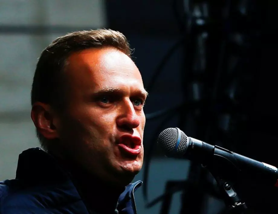 Навални е преместен от следствения арест - вероятно в колония