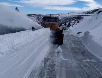 Около 200 махали в Невестино са недостъпни заради обилния сняг