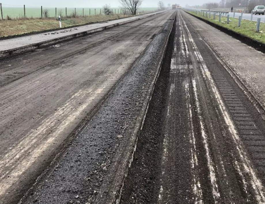 При ремонта на 16, 5 км от АМ "Тракия" ще се подобрява и пътната основа (ВИДЕО)