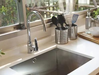 Възможно ли е да поставите кухненска мивка до прозореца: Всички плюсове и минуси