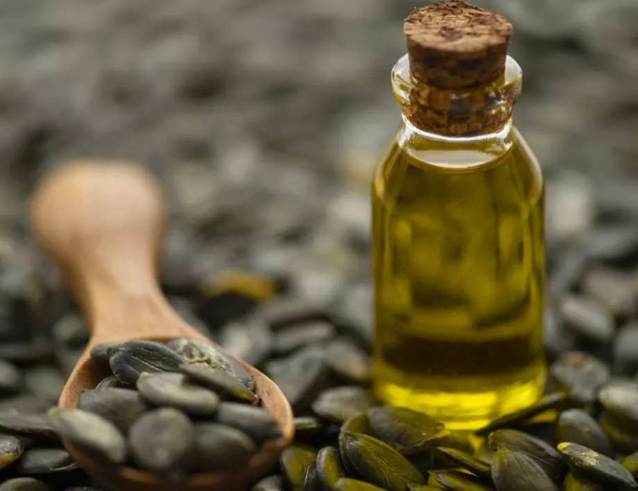 Защо трябва да консумираме масло от тиквено семе?