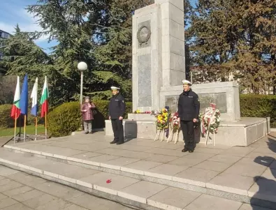 Бургас отбеляза 143 години от Освобождението си (СНИМКИ)