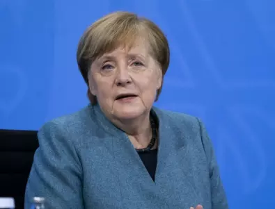 Залязва ли звездата на Меркел и партията ѝ заради Covid?