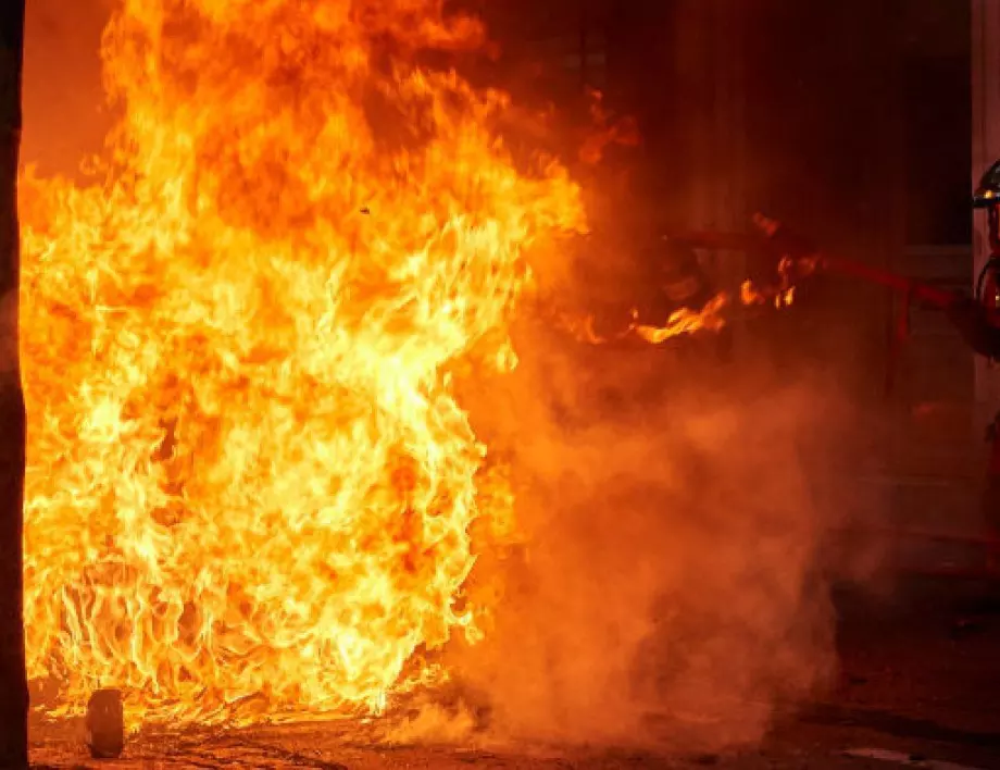 Пожар остави хиляди без ток в София