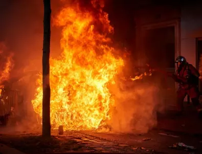Десетки пожари бушуват в Гърция, има задържани за умишлени палежи