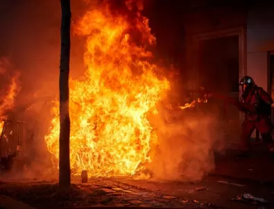 Огнен ад в цех в Истанбул, блокирани са работници