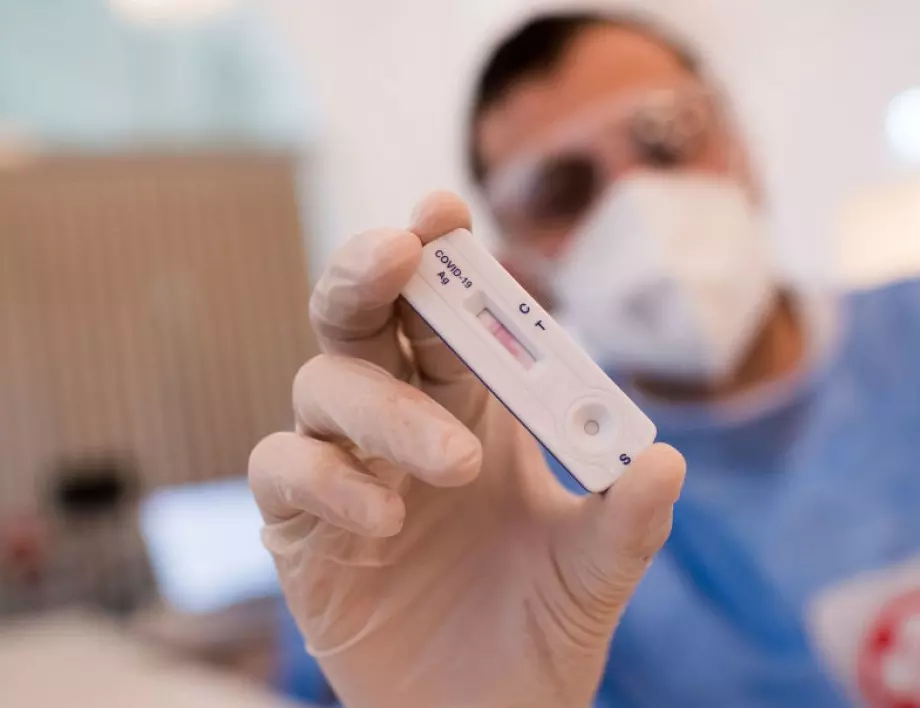 Ръст на новите случаи на коронавирус у нас, но при много повече тестове