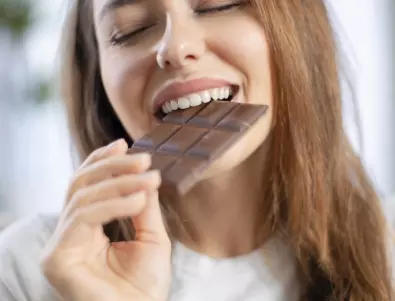 Учени разкриха какво се случва с кръвното ви, когато ядете шоколад