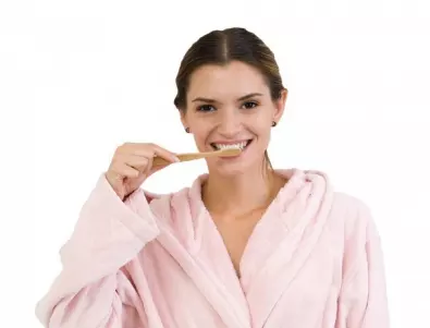 Навиците, които най-много вредят на зъбите ни
